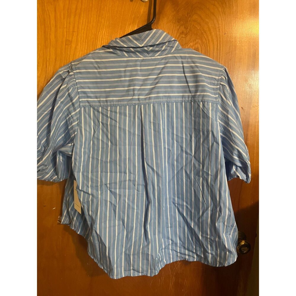 Free Assembly Blouse - Picture 2 of 5
